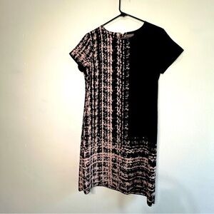 Vince Camuto black patterned, short-sleeved shift dress, Sz 8. Preowned. EUC.